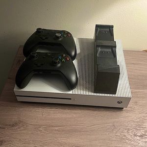 Xbox One S, both rechargeable controllers included